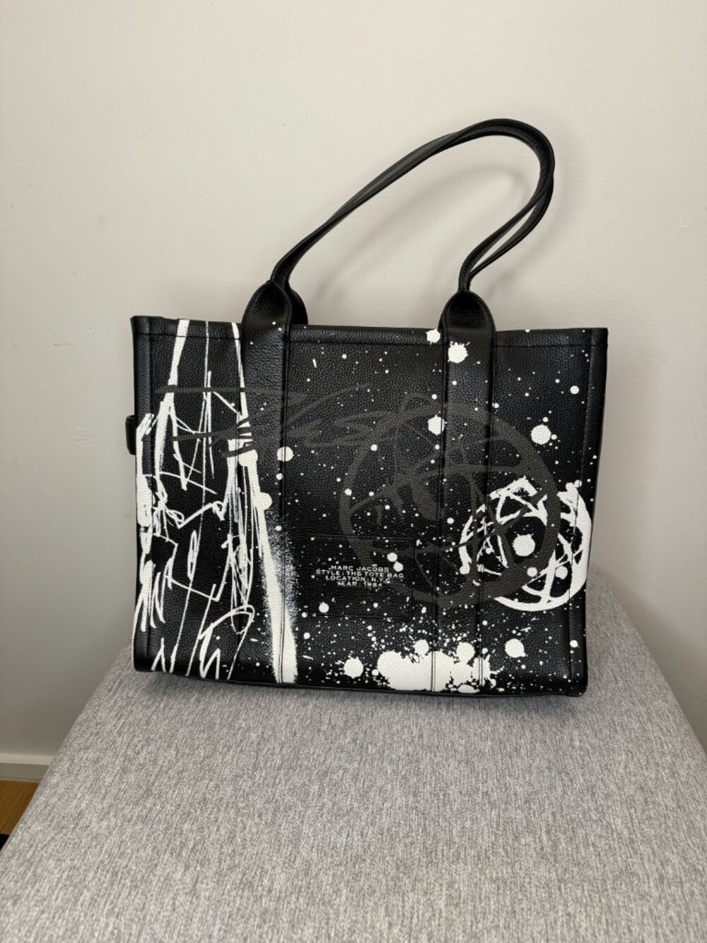 Marc Jacobs Futura Large Leather Tote bag in Black and White - Picture 4 of 4
